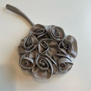 Rosette wristlet in grey with rosette detail